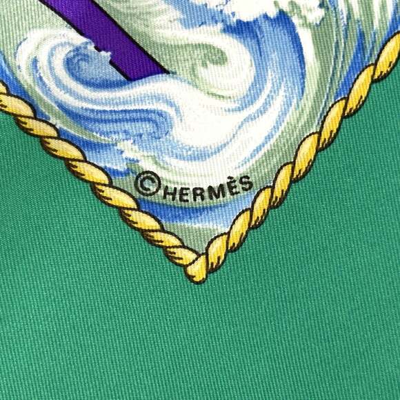 HERMES Authentic Green Silk Scarf - Picture 4 of 8